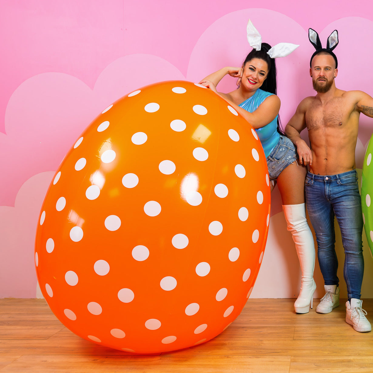 Inflatable Dotted Eggs
